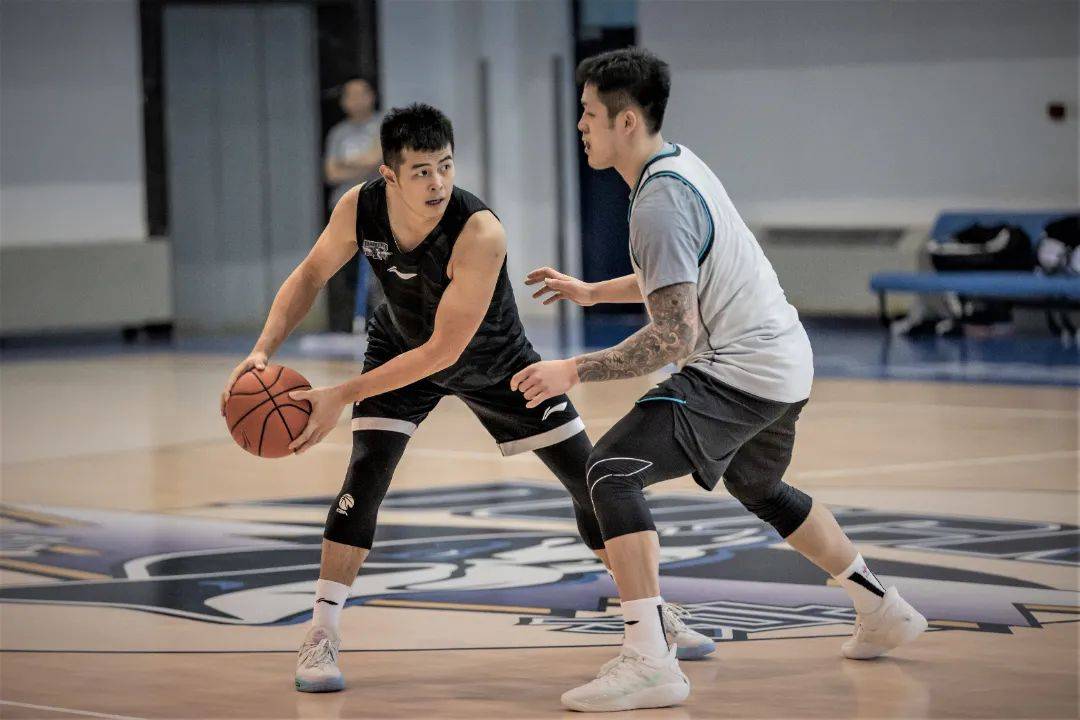 赛后夏洛特黄蜂备战欧篮联,造点机会细节曝光,质疑声仍在,赛程密集仍需轮换的简单介绍 赛后夏洛特黄蜂备战欧篮联,造点机会细节曝光,质疑声仍在,赛程密集仍需轮换的简单介绍